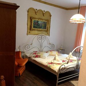 Standard Zimmer mit Kingsize-Bett